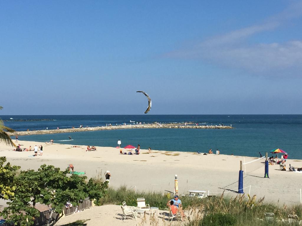 Rhumcay Beach Resort And Grille Форт Пиърс Екстериор снимка