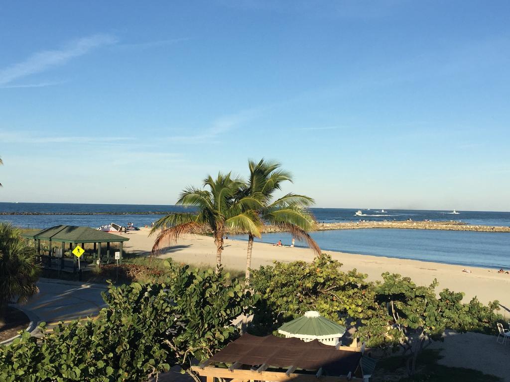 Rhumcay Beach Resort And Grille Форт Пиърс Екстериор снимка