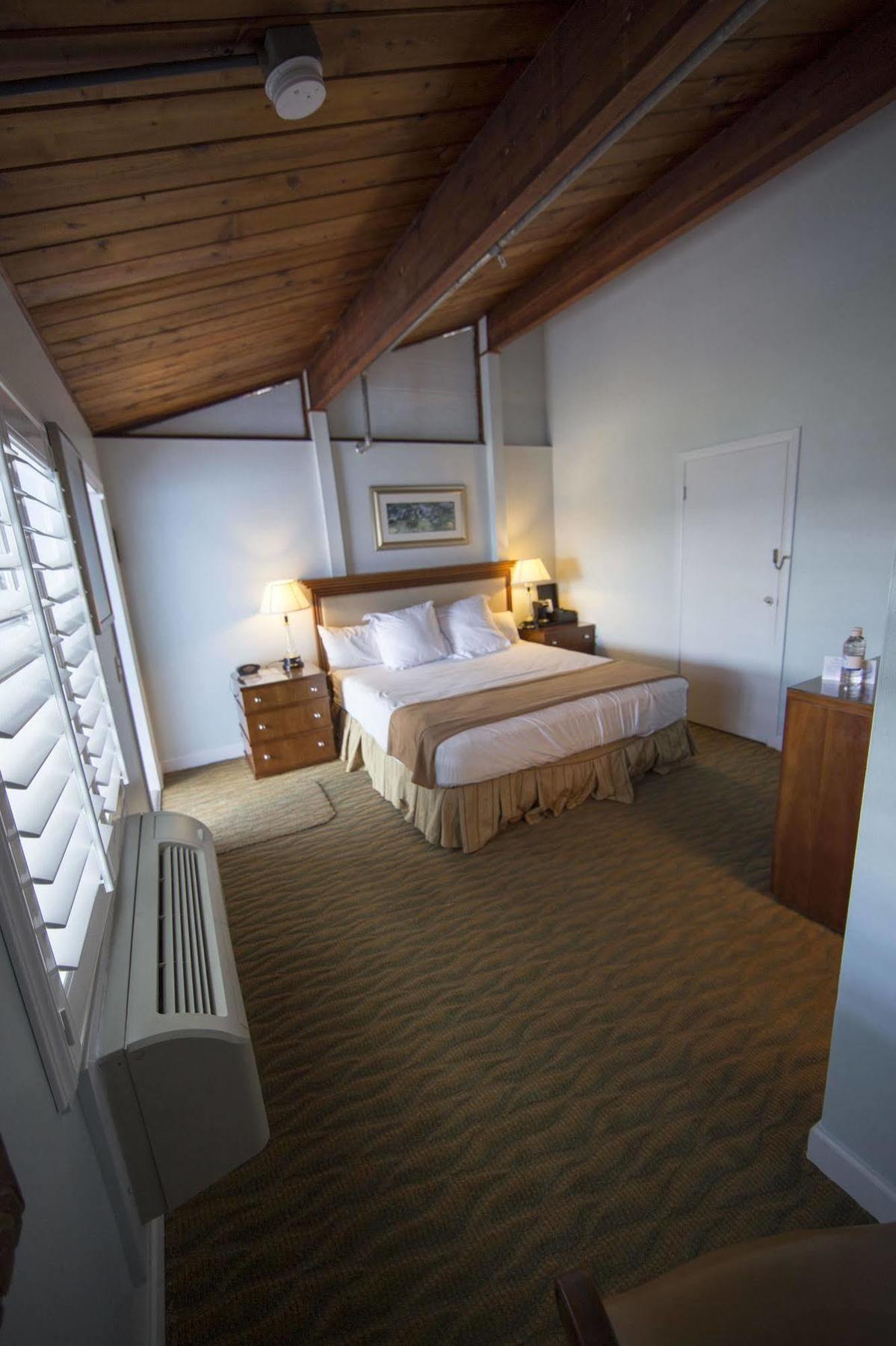 Rhumcay Beach Resort And Grille Форт Пиърс Екстериор снимка