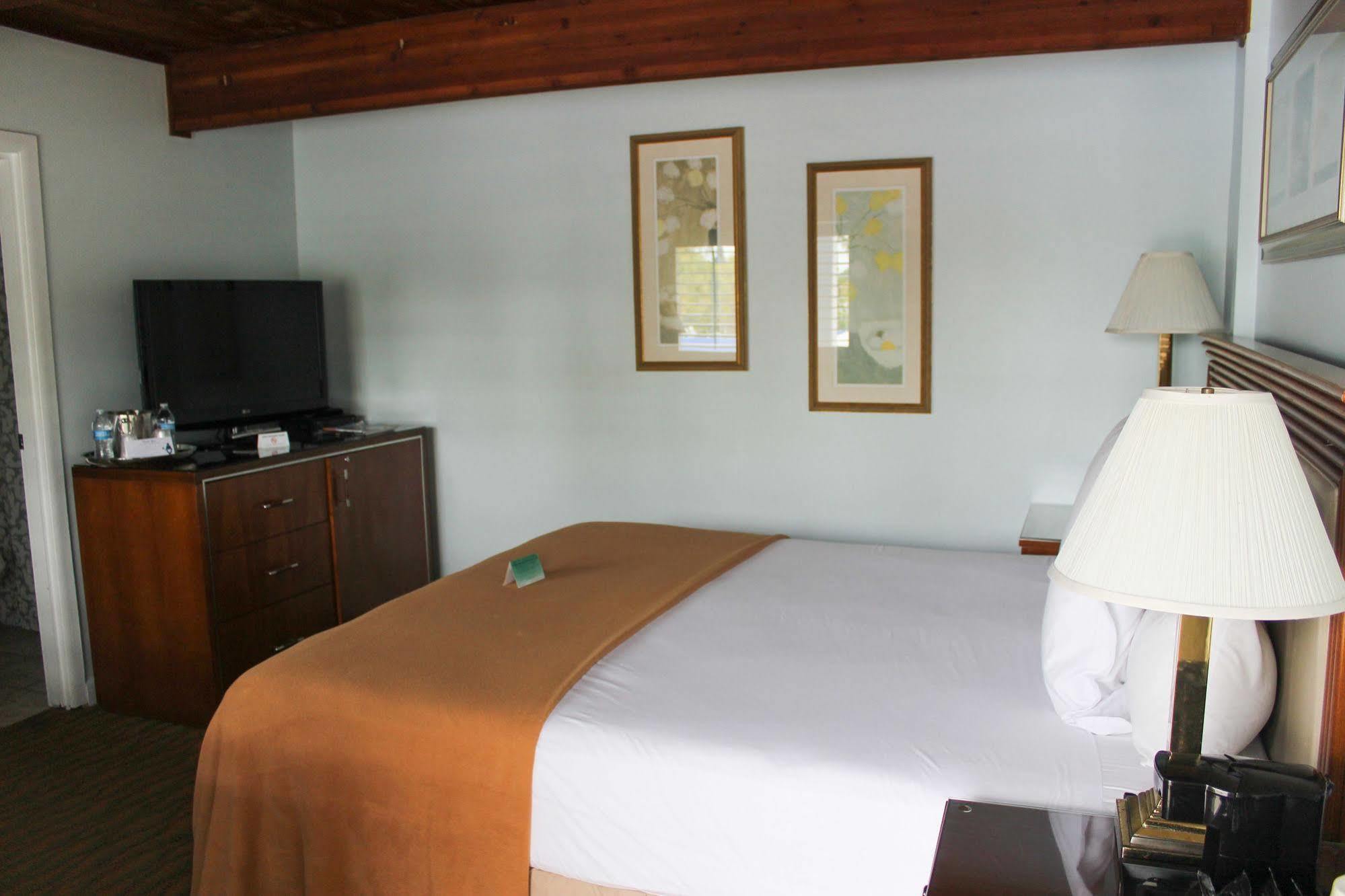 Rhumcay Beach Resort And Grille Форт Пиърс Екстериор снимка
